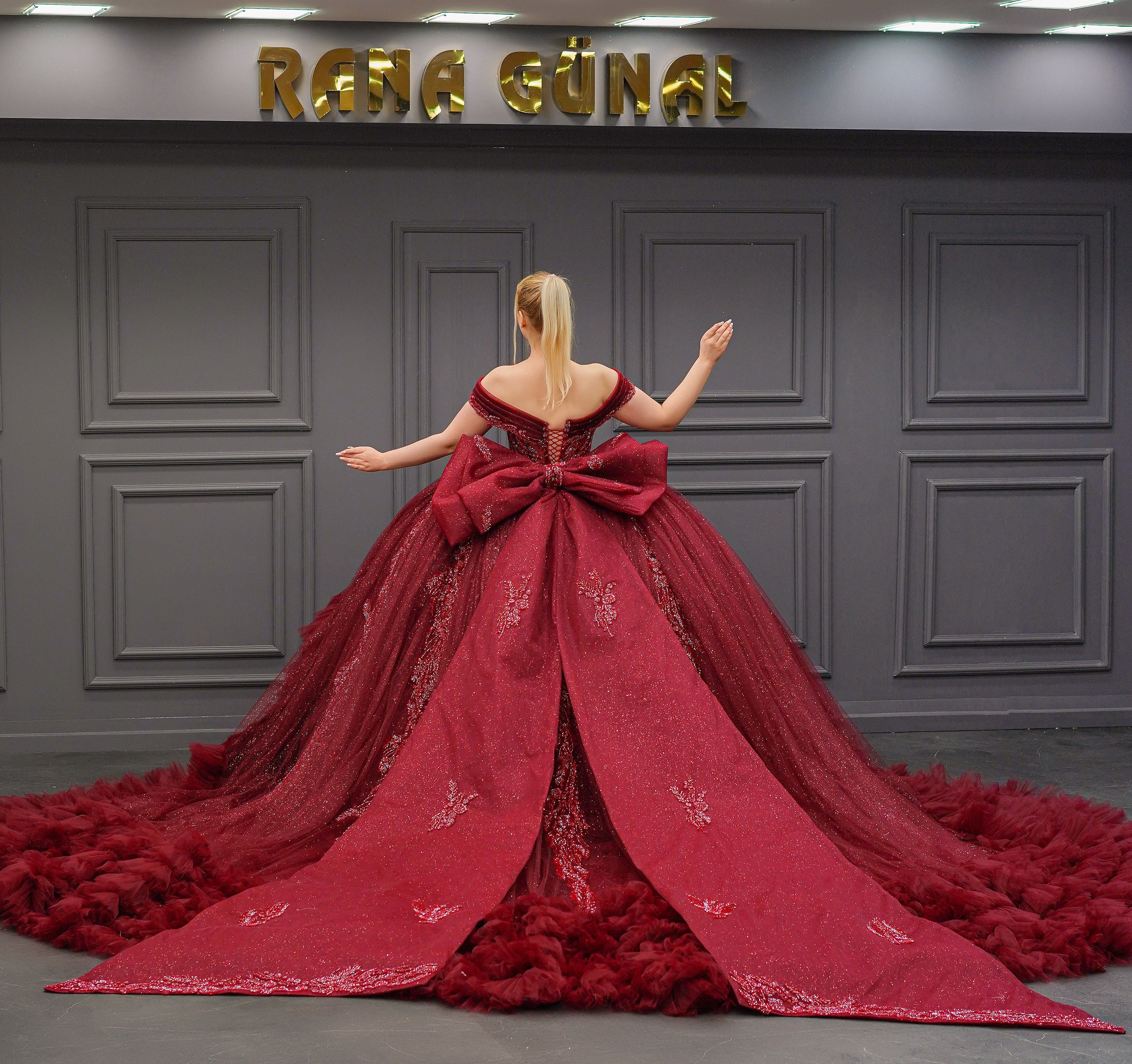 バーガンディ色のキンセアニェーラドレス、バーガンディ色のウェディングドレス - Etsy 日本, image size:3000x2820