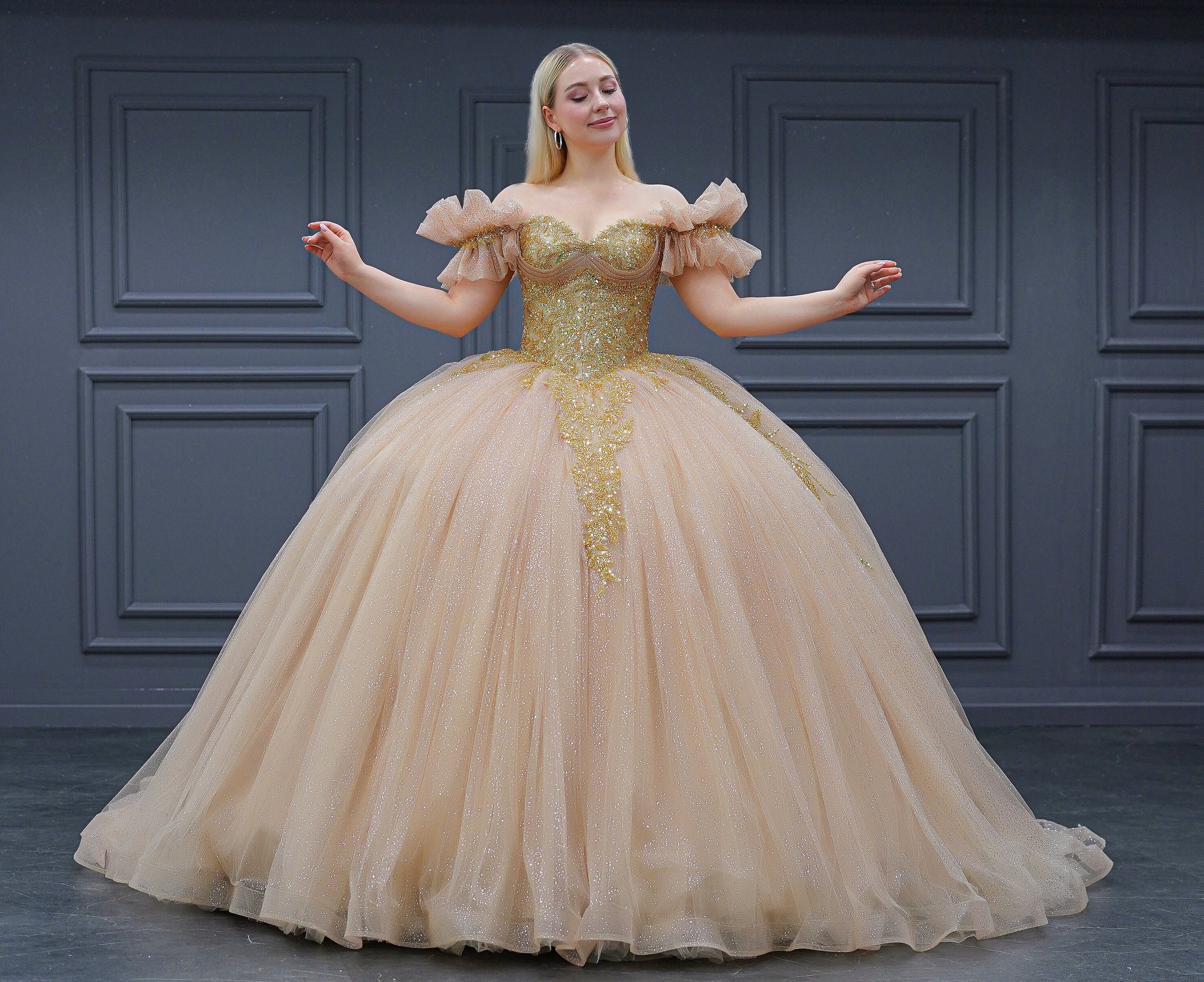 ゴールドのキンセアニェーラドレス、ゴールドのウェディングドレス - Etsy 日本, image size:2953x2410