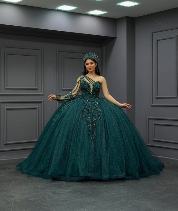 green emerald velvet dress Amazon.com: Uiykhr Graceful Rose Quinceanera Dresses with Train Berry  Petite Ball Gown Puffy Tulle Sweetheart Vestidos para 15 Años Quinceañeras  with Cape with Cape Size 0: Clothing, Shoes & Jewelry main image 0