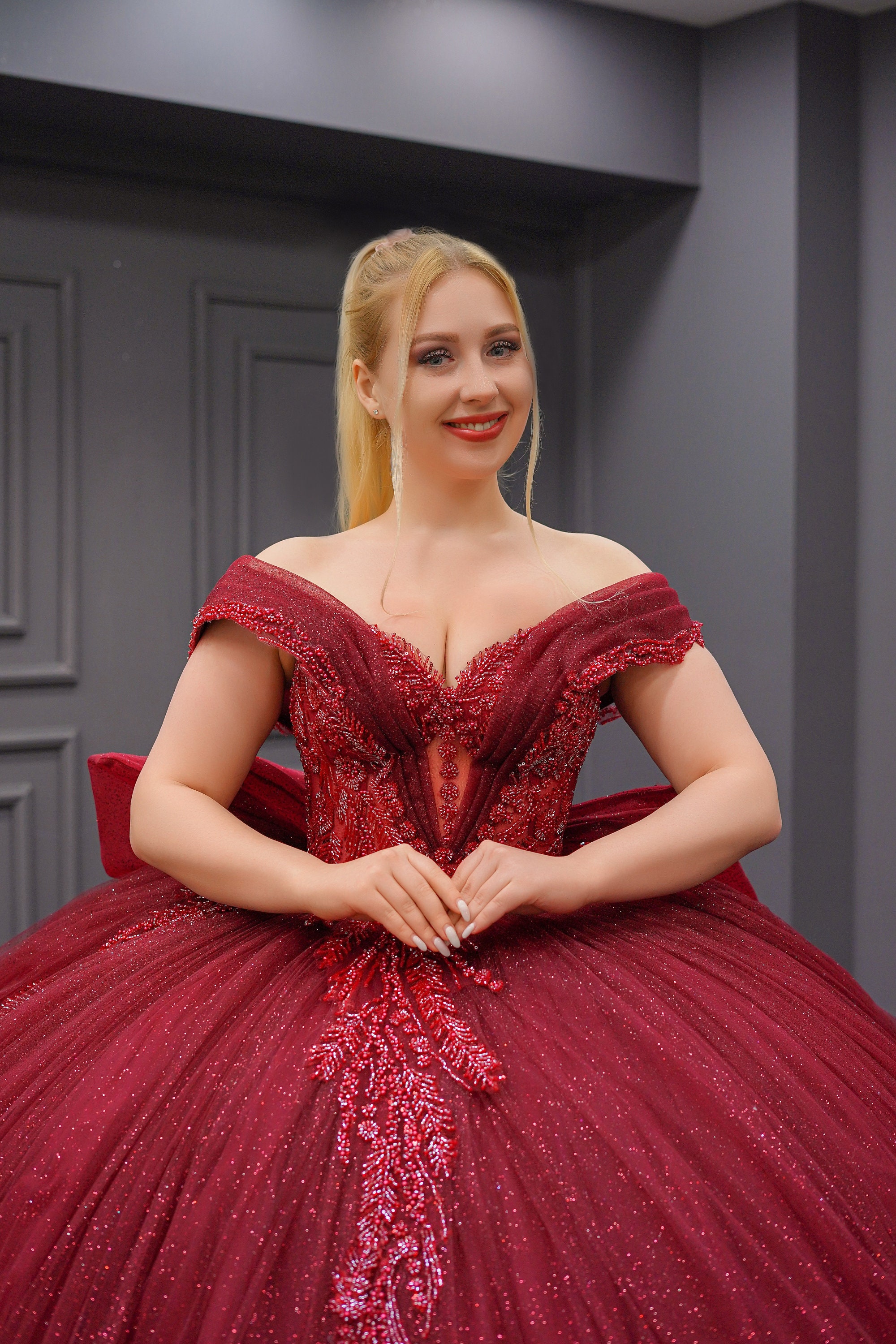 バーガンディ色のキンセアニェーラドレス、バーガンディ色のウェディングドレス - Etsy 日本, image size:2000x3000