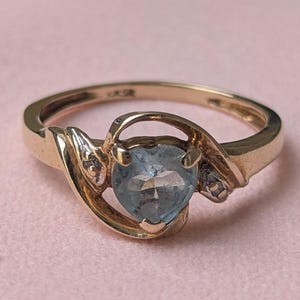 Size 7 1/4 Solid Gold Aquamarine Heart Ring