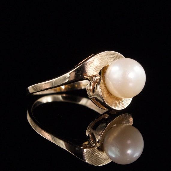 Size 5 Solid 10k Gold Pearl Solitaire