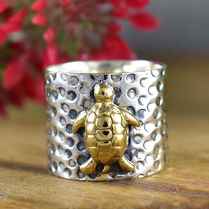 Złoty pierścień Turtle od Boho Sterling Cart ~ Pierścień ze srebra w kolorze żółwia ~ Ręcznie wykonany młotkowany szeroki pas ~ Pierścień typu statement ~ Prezent dla niej ~ R-0002