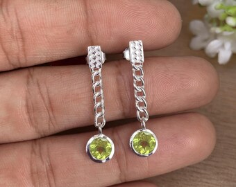Brincos delicados de peridoto, brincos em prata de lei 925, brincos em ouro vermeil, presente de aniversário para ela, brincos pendentes, brincos de pedra de nascimento