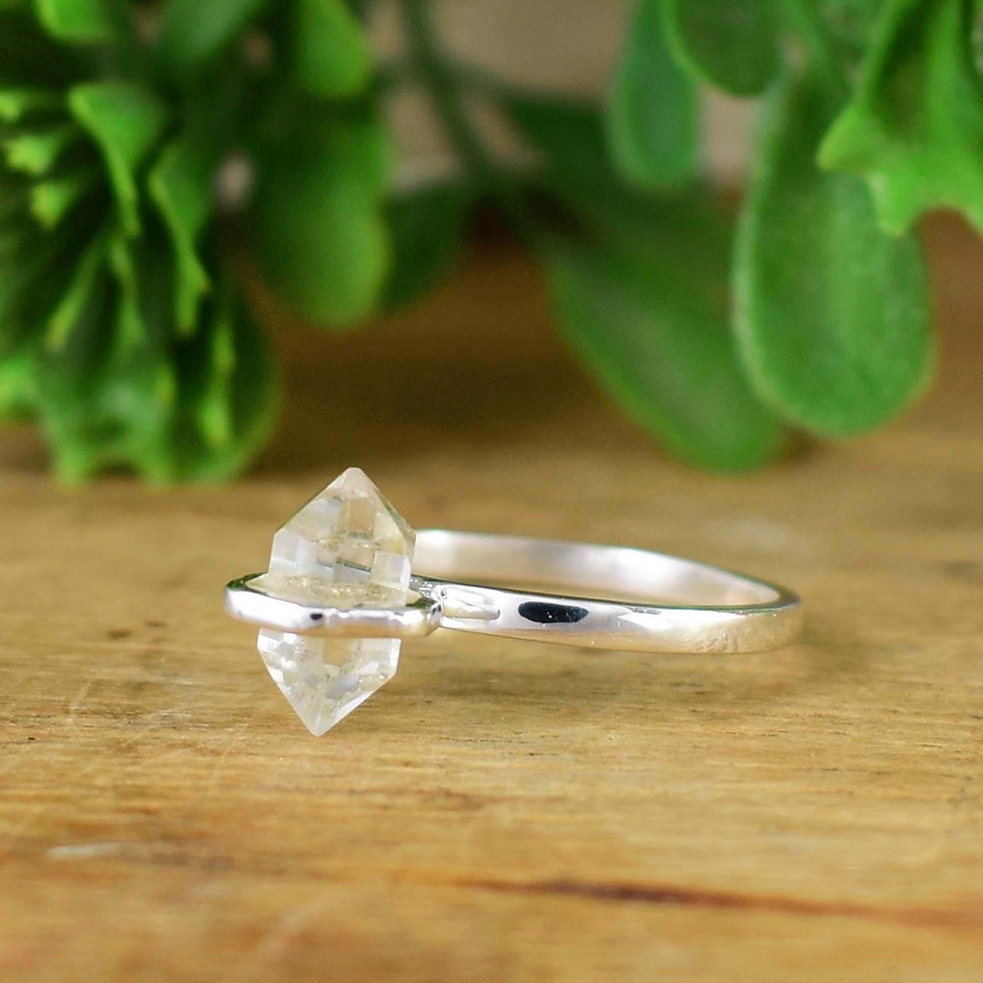 Quartz Point Ring Crystal Point Ring, Clear Quartz Minimalist Ring, 925 Sterling Silver ...
