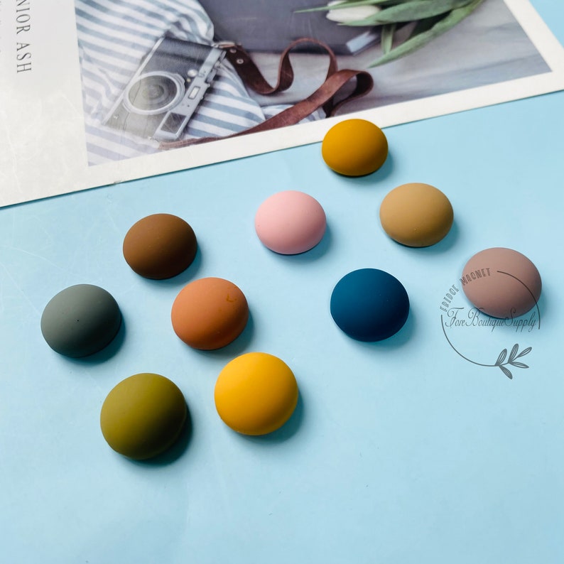 Aimant de réfrigérateur rond mat de couleur macaron, aimant de réfrigérateur géométrique en résine colorée, aimants de tableau blanc uniques, cadeau de pendaison de crémaillère parfait image 5