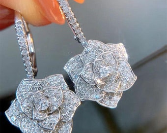Vrouwen cadeau oorbel, hoepel oorbel, zilveren diamanten oorbellen, verlovingsoorbellen, 14K wit goud, bloemvormige oorbellen, 2Ct ronde geslepen diamant