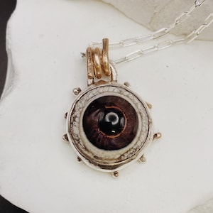 Eye of Durian Necklace, Eyeball Necklace, Glass Eye Necklace, Handmade Eyeball Necklace, ACOTAR Fan, ACOTAR Jewelry, Oddity Necklace, Oddity