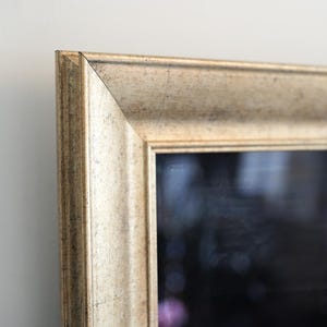 Anpassad champagneguldfärgad TV-ram för Samsung Frame – Dekorativ ram för TCL NXTFrame - Handgjord rustik TV-ram - Konstmonteringsram