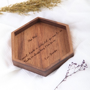 Vassoio esagonale in noce personalizzato - Chiave incisa - Porta anelli - Vassoio per ingresso - Vassoio per gioielli - Regalo di compleanno per la mamma - Regalo di Natale per la mamma