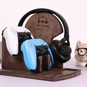 Wooden Controller Holder and Headphone Holder - Boyfriend Gift - Gamer Present - Custom Gift for Gamer - Gamer Boyfriend Gift - Gift for Him