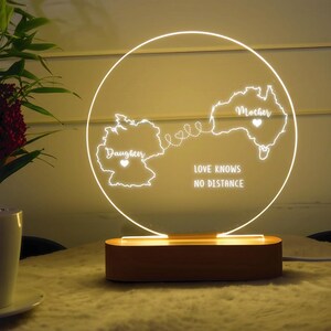 Luz nocturna personalizada con dos mapas: regalo para el Día de la Madre a distancia, regalo de cumpleaños para mamá, regalo de hija para mamá, regalo único para el Día de la Madre.
