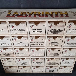 Countdown Kalender aus Holz inspiriert von Labyrinth