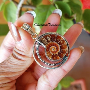 Ciondolo fossile di ammonite fatto a mano: gioielli in argento sterling 925