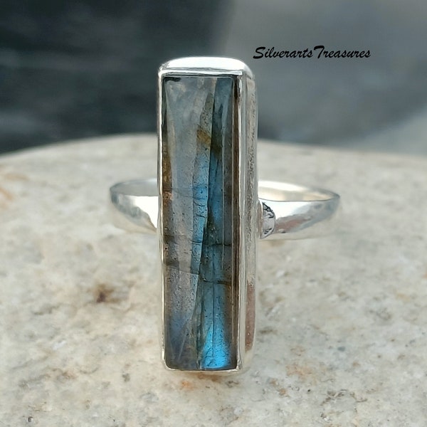 Bague labradorite de feu bleu, grosse pierre, pierre en forme de rectangle, bague faite main, belle bague, bijoux en pierres précieuses, bague en argent sterling 925