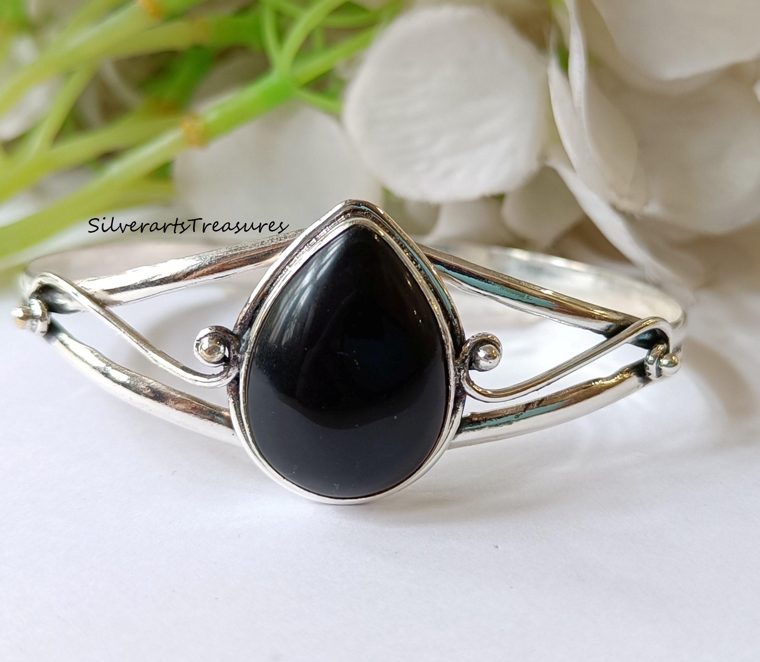 ハンドメイドのブラックオニキススターリングシルバーバングル