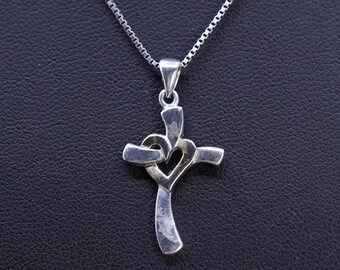 Colar vintage italiano em prata de lei 925, com corrente tipo caixa de 16 polegadas (40,6 cm) e 1 mm de espessura, com pingente de cruz e marcação 925.