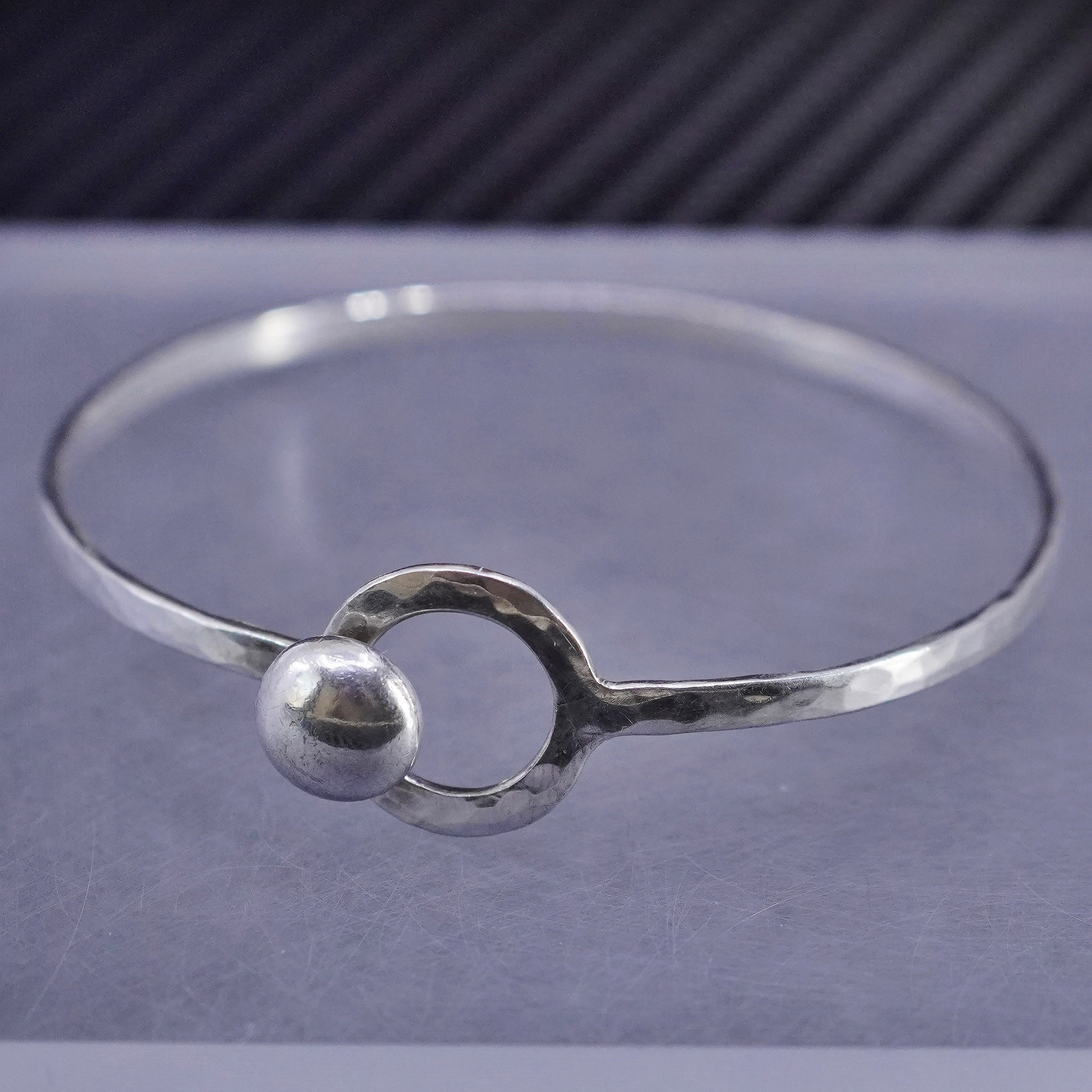 6.25, Vintage Parker Sterling Silver Hammered 925 Hinged Bangle, Bracelet With Circle, Stamped Parker Sterling - Etsy 6.25, Vintage Parker Sterling Silver Hammered 925 Hinged Bangle, Bracelet With Circle, Stamped Parker Sterling - Etsy