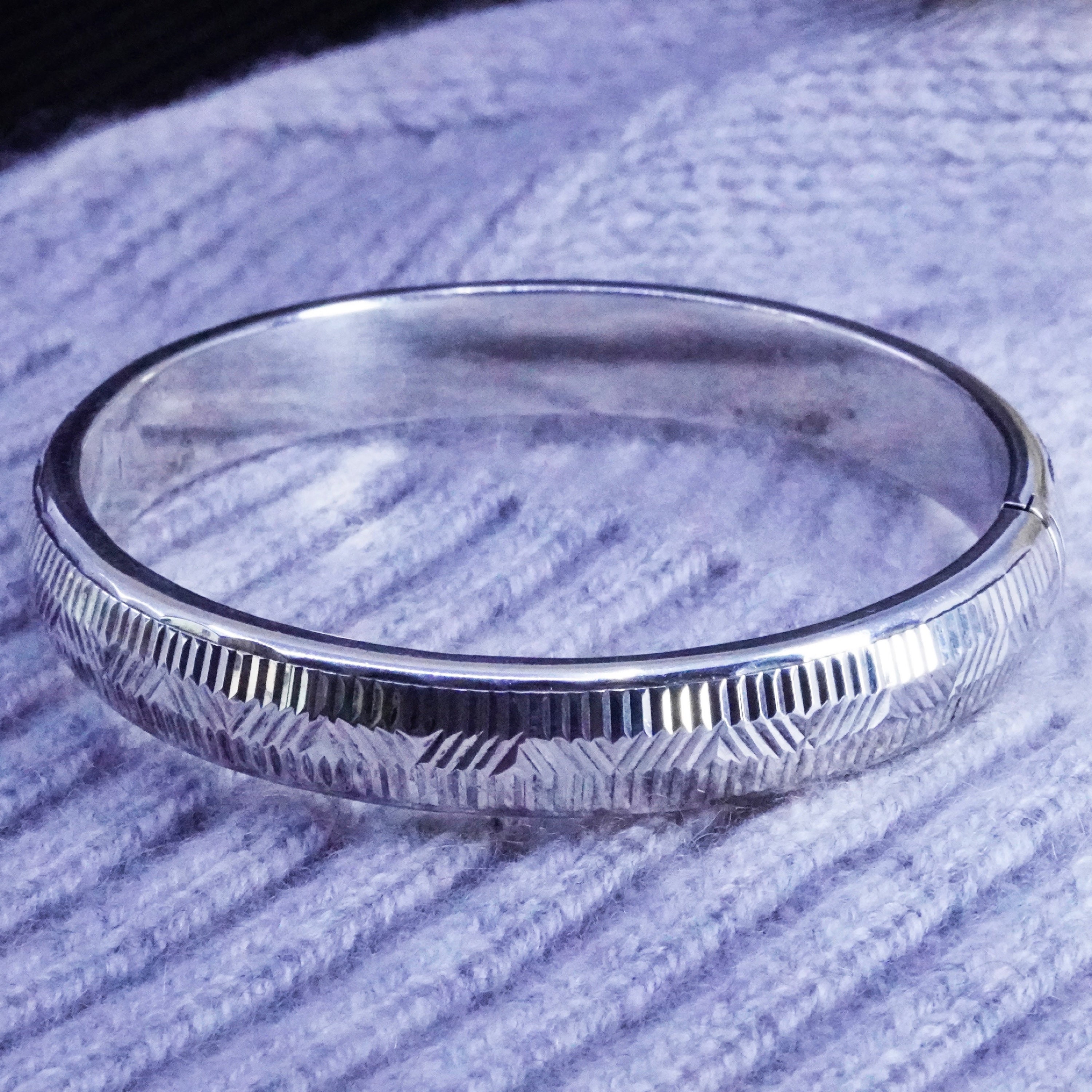 7.25”, Vintage Italian Sterling Silver 925 Hinged Textured 7.25”, Vintage Italian Sterling Silver 925 Hinged Textured