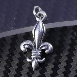 Vintage handgemaakte sterlingzilveren hanger, Frans fleur-de-lis-symbool 925, gestempeld 925