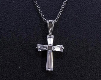 Colar vintage com pingente de cruz em prata esterlina: detalhe em zircônia cúbica, corrente de 45 cm