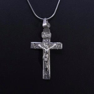 18” 1mm, Vintage Mexican sterling silver 925 handmade snake chain necklace with cross pendant with Jesus, stamped 925 Mexico
