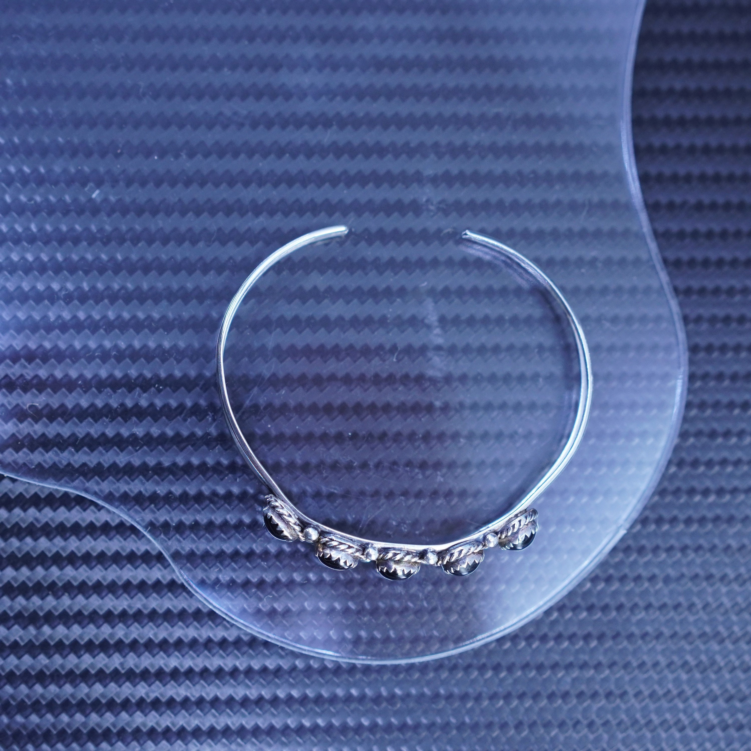 6インチ、ネイティブアメリカンのGilo & Grace Nakaiスターリング