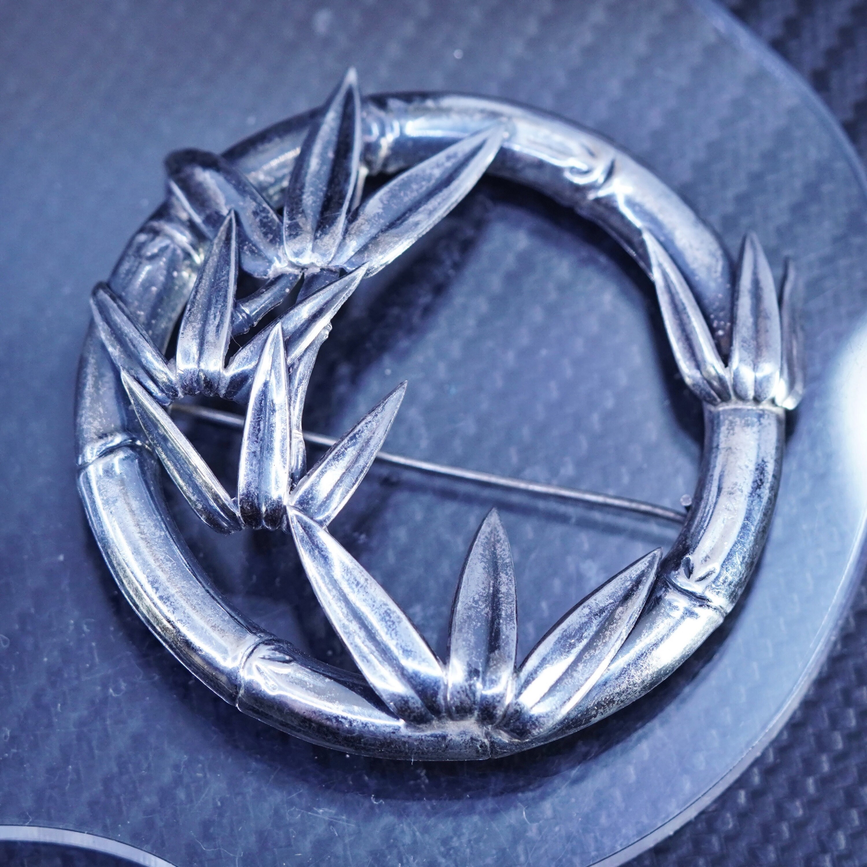 柴*a様 【ヴィンテージ】STERLING SILVER 950 コンパクト Vintage Sterling Silver 950 Handmade Bamboo Leaf Circle Brooch