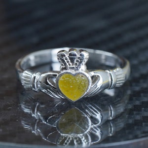 Size 8.5, SW Ireland sterling silver 925 connemara marble claddagh friendship ring, stamped 925 Ireland image 1