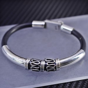 6.75”, Vintage black rubber chain bracelet with sterling 925 silver slide bar, stamped 925 Mexico