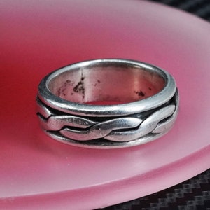size 8.75, vintage sterling silver 925 handmade twisted textured spinner band ring, stamped 925 Mexico