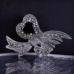 Vintage sterling silver 925 handmade ribbon brooch with onyx and marcasite, stamped 925