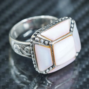 Size 8.75, vintage sterling silver 925 ring with pink mother of pearl inlay and beads, stamped 925