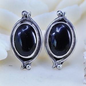 Vintage Mexico sterling silver 925 oval studs earrings with black onyx inlay, stamped 925 mexico