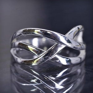 size 7, vintage mexico Sterling silver handmade ring, 925 wavy entwined band, stamped 925
