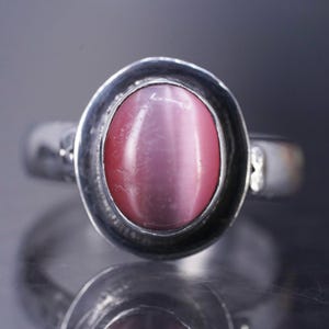 Size 6, vintage sterling silver 925 handmade band ring with pink cats eye, stamped 925
