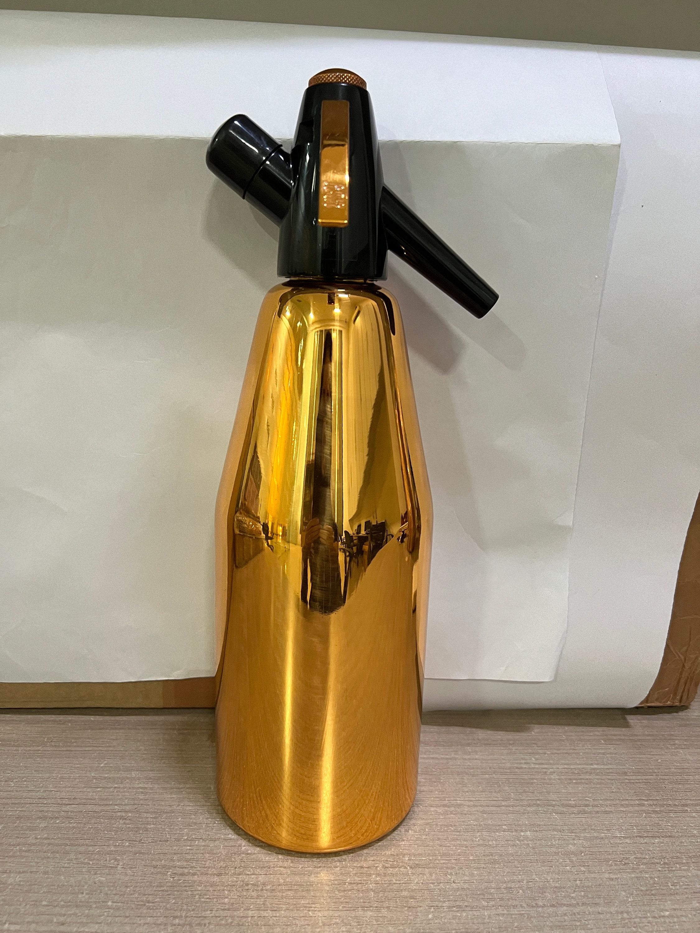 isi CO2 Soda Siphon Maker: Spritzer Bottle Machine