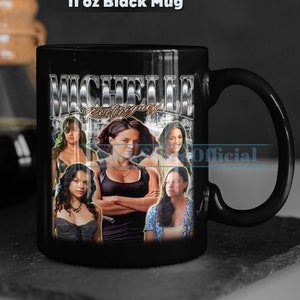 Puede incluir: Taza de cerámica negra con un collage de imágenes de mujeres y el texto "Michelle Rodriguez" en letras plateadas. La taza es de 11 onzas.