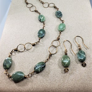 Collar de piedras preciosas wire Link y juego de pendientes