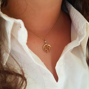 Regalo del Día de la Tierra, Collar de mapa mundial, Colgante de encanto de globo, Amor Madre Tierra, Viajero mundial, Relleno de oro IMPERMEABLE, Regalo de capas de ubicación