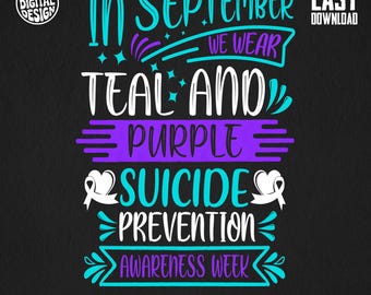 Puede incluir: Diseño digital con el texto "In September We Wear Teal and Purple Suicide Prevention Awareness Week" en blanco, turquesa y morado sobre un fondo negro. Incluye un gráfico de cinta.