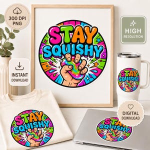 Może przedstawiać: Cyfrowy projekt graficzny z napisem STAY SQUISHY pogrubionymi, kolorowymi literami nad ilustracją dłoni ściskającej wielokolorową kulkę slime. Projekt zawiera żywe tło w kształcie promieni słonecznych z gwiazdkami i błyskami.