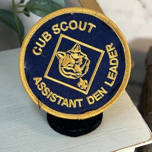 Vintage Boy Scouts of America Assistant Den Leader Adult Position Patch – Red Border BSA Uniform Emblem