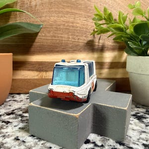 Vintage 1971 Matchbox Lesney Stretcha Fetcha Ambulance | Made in England | Diecast Rescue Vehicle | Collectible 70s Matchbox Toy J107