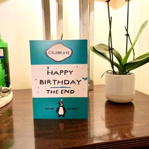 Buon compleanno THE END - Biglietto di auguri con copertina a tema Penguin Book