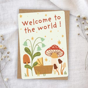 Tarjeta de nacimiento ilustrada: Tarjeta de felicitación dulce y rústica: Bosque florido con setas estilo bohemio