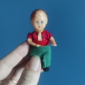Puppenhaus Vintage männliche Puppe, Baby Junge Puppe, Miniatur Vintage Puppe, Puppenstubenpuppe, Sammlerpuppe
