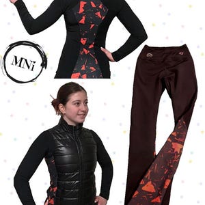 Könnte beinhalten: Schwarzes Langarmshirt mit einem roten und schwarzen geometrischen Muster auf der Rückseite. Schwarze Steppweste mit einem roten und schwarzen geometrischen Muster an der Seite. Braune Leggings mit einem roten und schwarzen geometrischen Muster am unteren Ende.