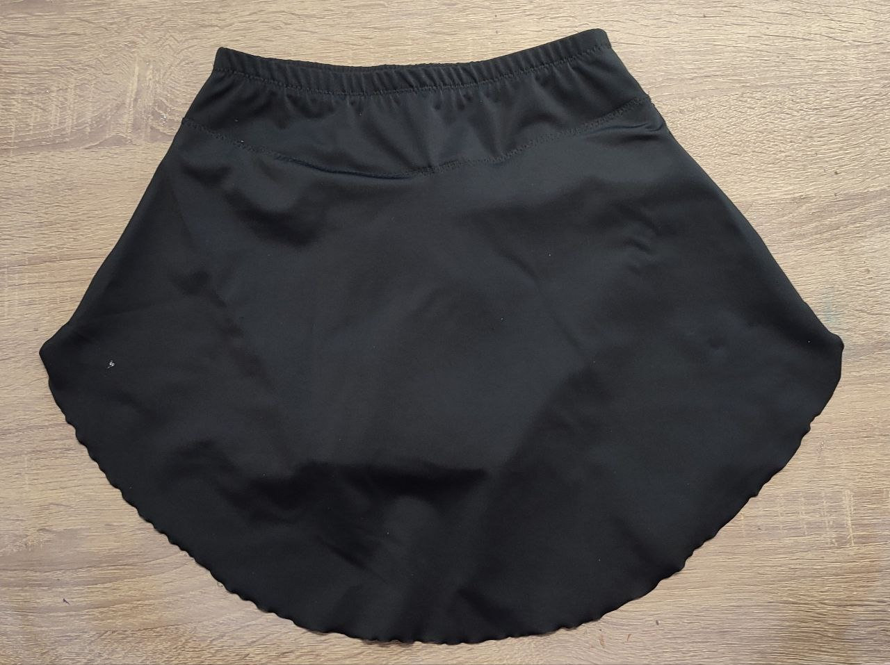 Jupe Patineur Noire Preworn Taille S – Parfaite Pour Un Look Casual