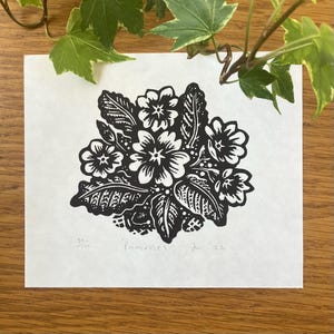 Impression lino primevères : art floral noir et blanc, édition limitée